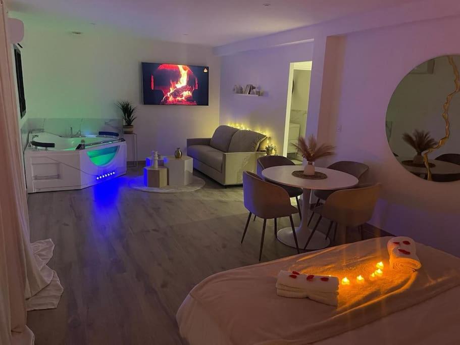 Love Room - Cocon Room - Toulon - أوليوليه المظهر الخارجي الصورة