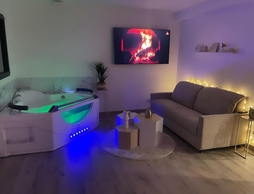 Love Room - Cocon Room - Toulon - أوليوليه المظهر الخارجي الصورة