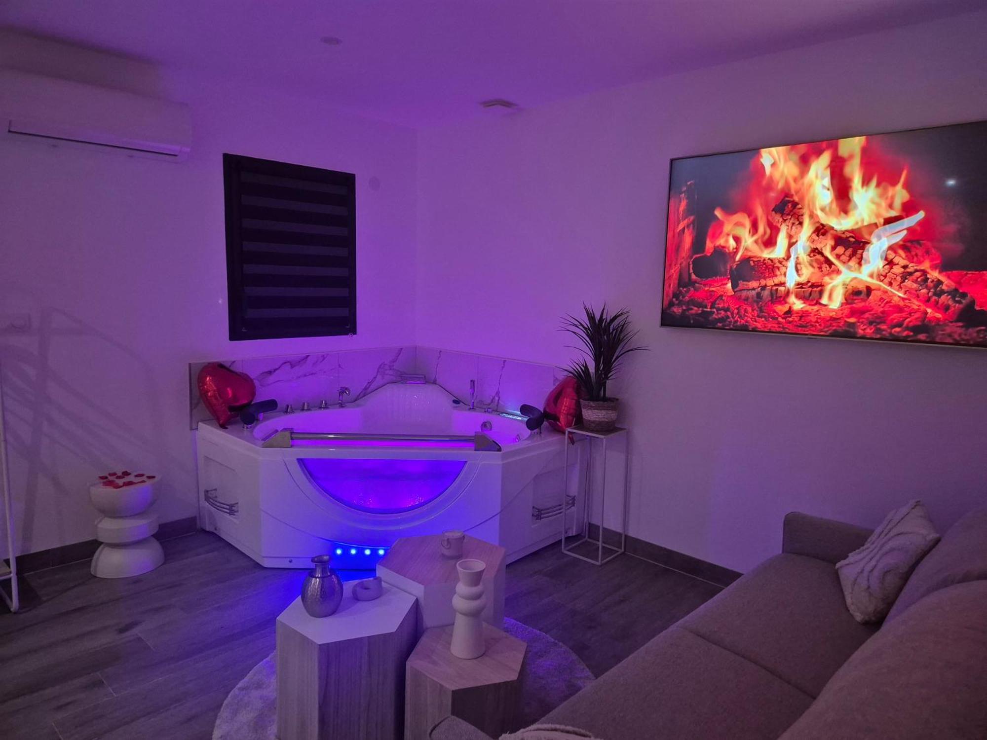 Love Room - Cocon Room - Toulon - أوليوليه المظهر الخارجي الصورة