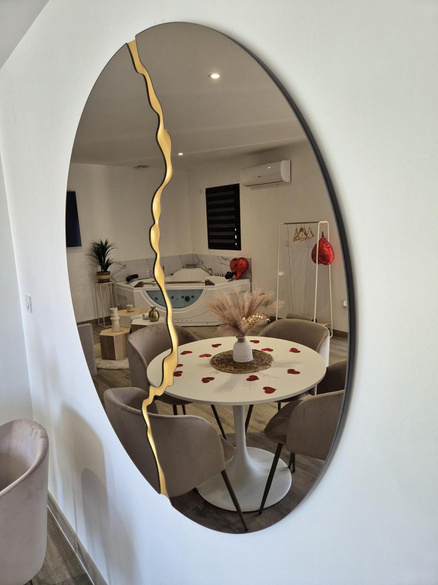 Love Room - Cocon Room - Toulon - أوليوليه المظهر الخارجي الصورة