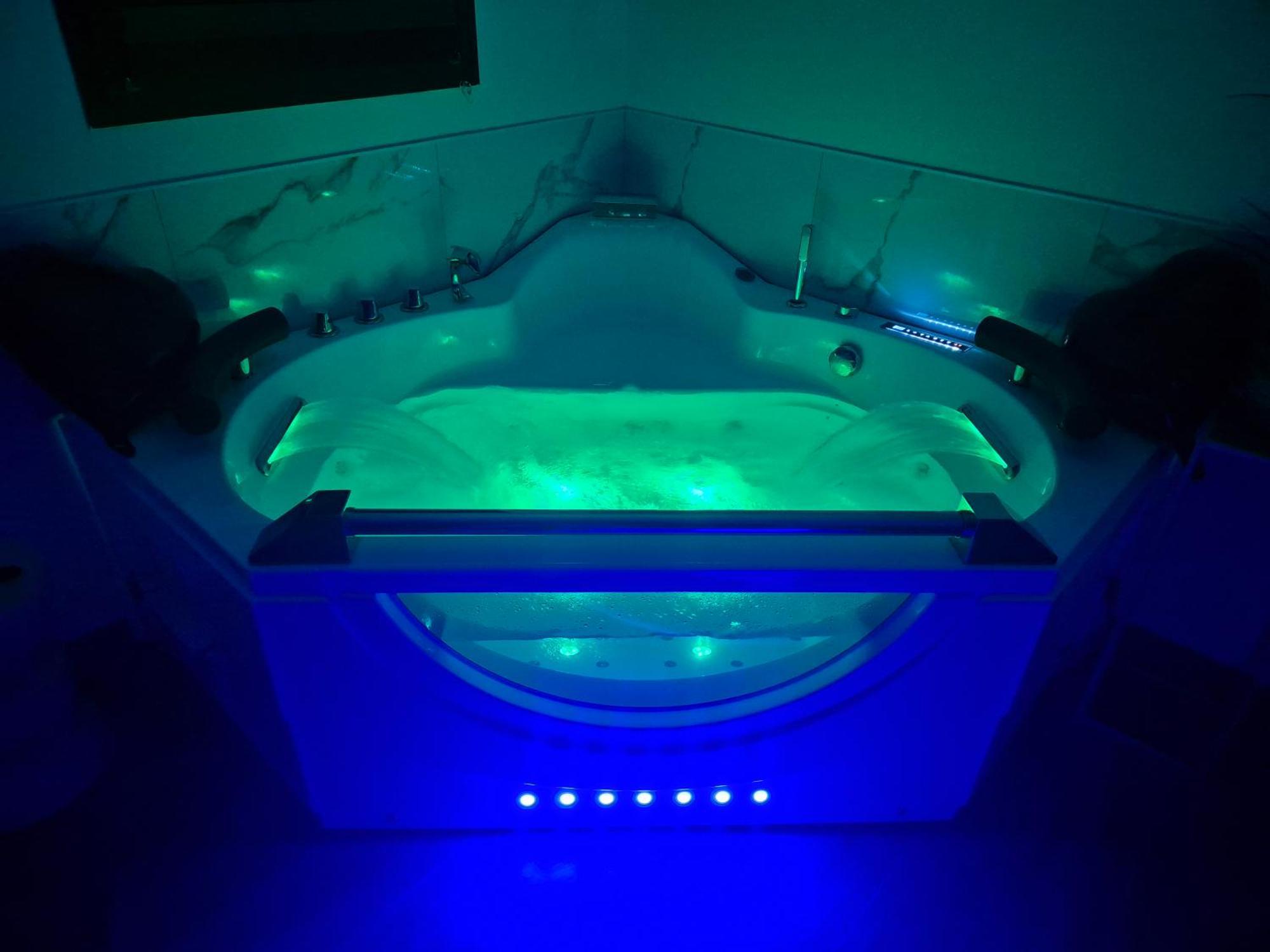 Love Room - Cocon Room - Toulon - أوليوليه المظهر الخارجي الصورة
