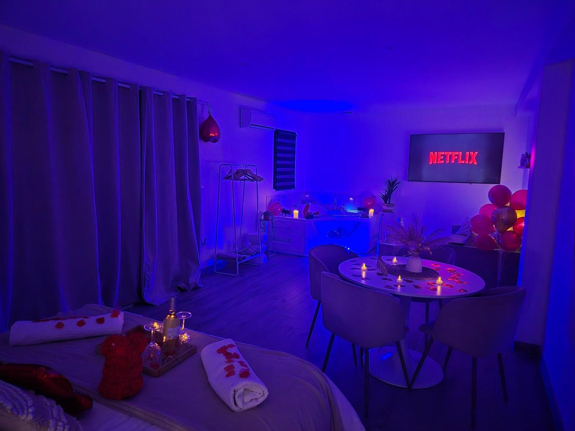 Love Room - Cocon Room - Toulon - أوليوليه المظهر الخارجي الصورة