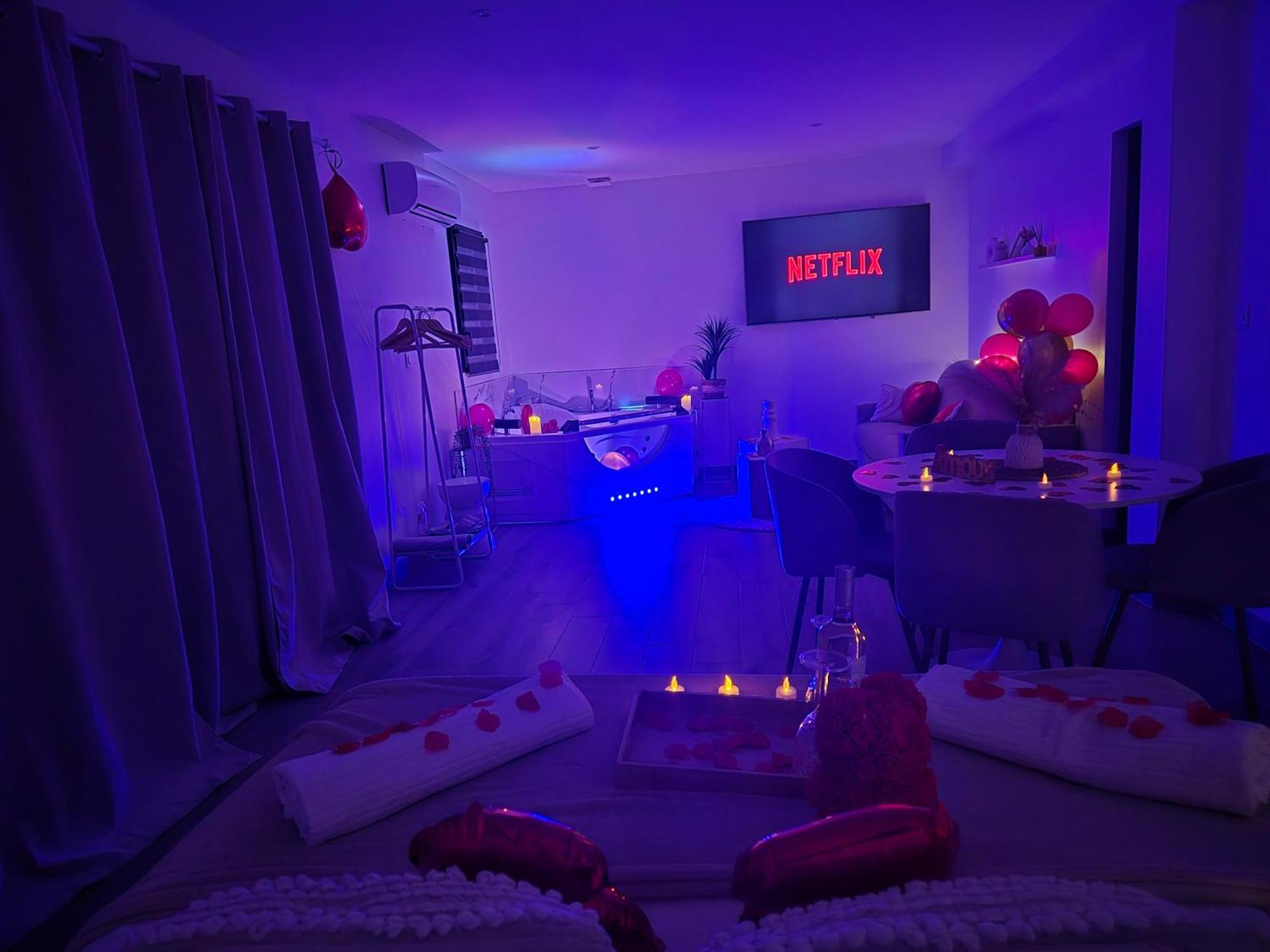 Love Room - Cocon Room - Toulon - أوليوليه المظهر الخارجي الصورة